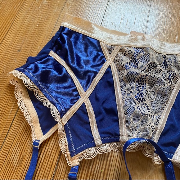 Gorgeous 2 Pc. Lingerie - Picture 4 of 10